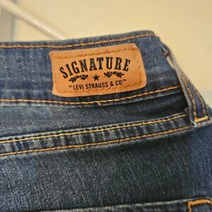 NEUSED SIGNATURE LEVI STRAUSS MODERN STRAIGHT DARK DENIM SIZE 6 MEDIUM JEANS